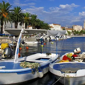  Apartment Aspalathos Centar - Center, A Few Minutes' Walking Distance To The Unesco Palace, Parking Lot In Front Of The Croatia